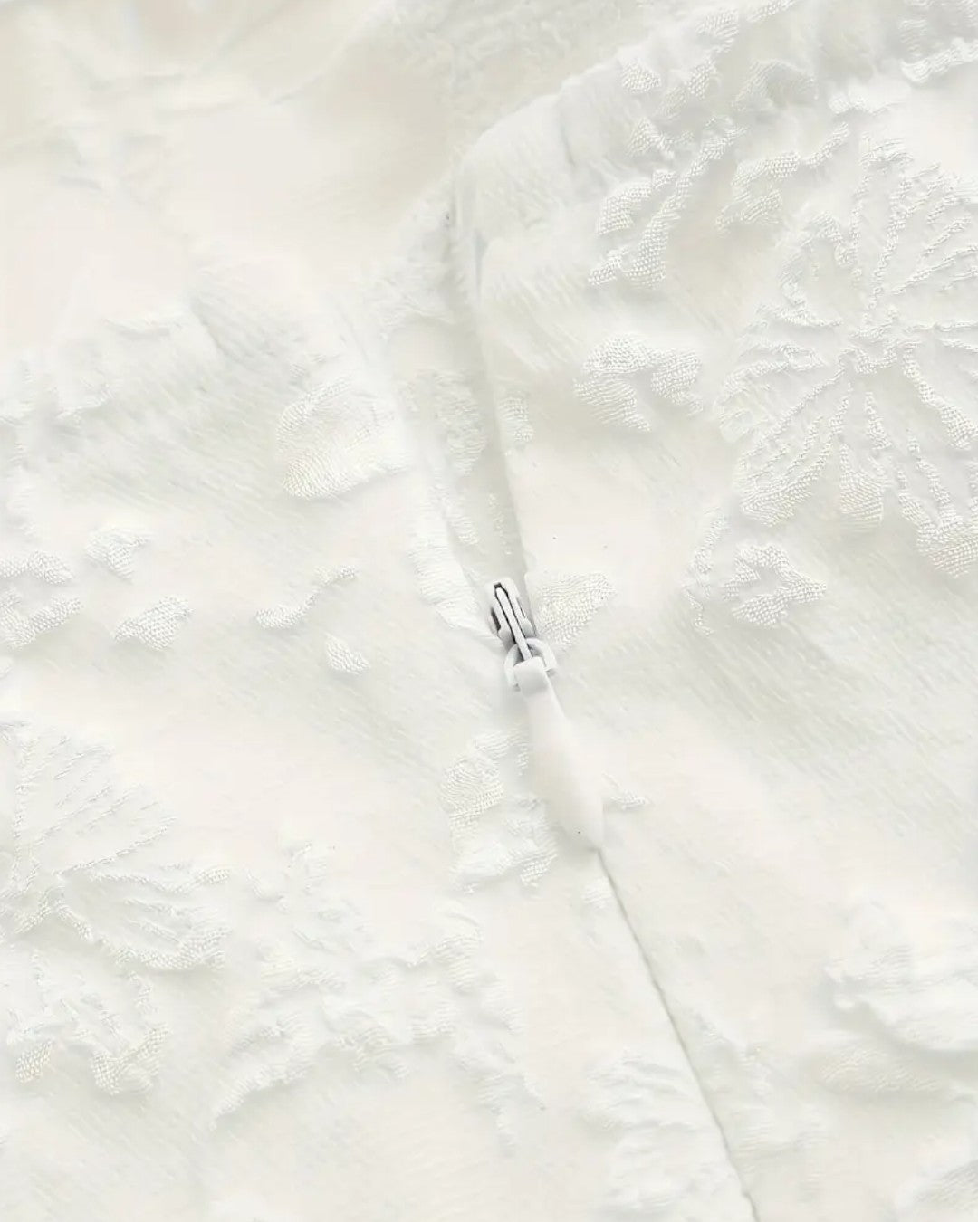 Robe bustier évasée brodée blanche