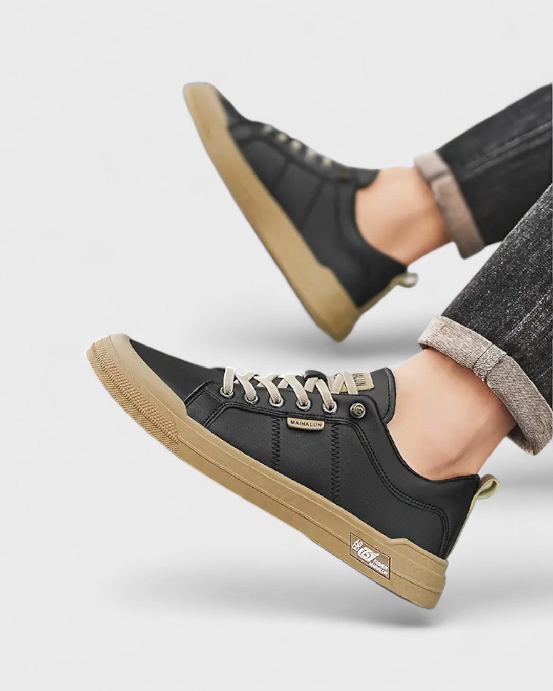 Baskets basses à détails contrastés