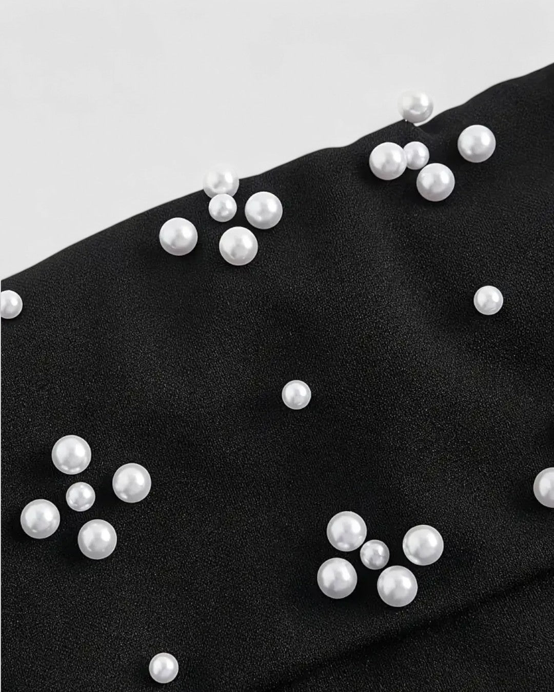 Robe midi à perles fines et bretelles croisées
