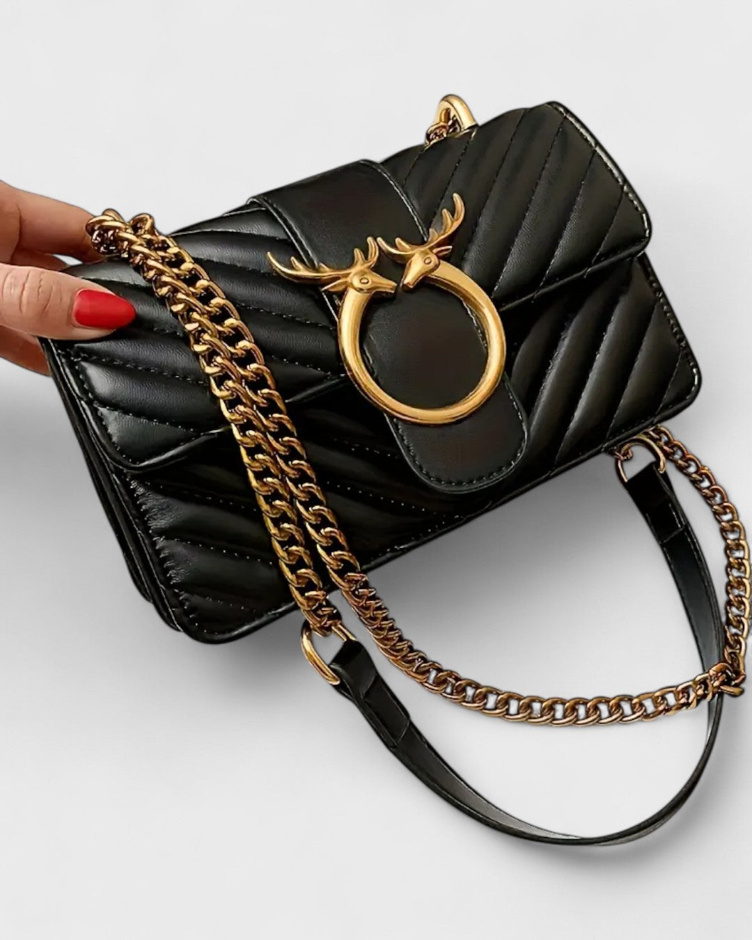 Sac à bandoulière chevron noir avec anse chaîne dorée