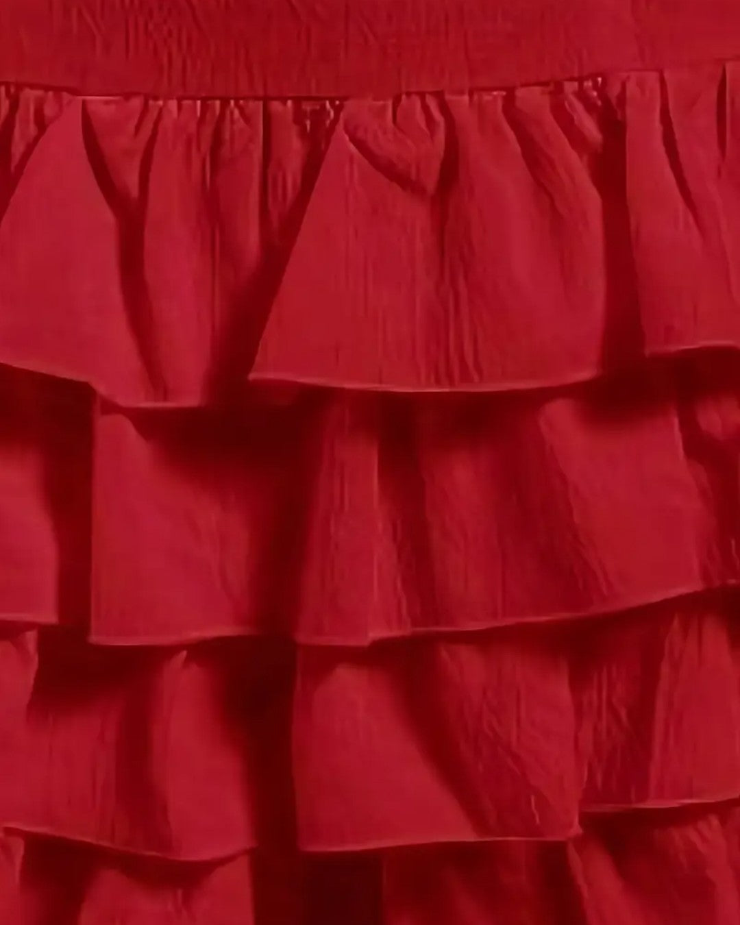 Robe à volants rouge carmin asymétrique