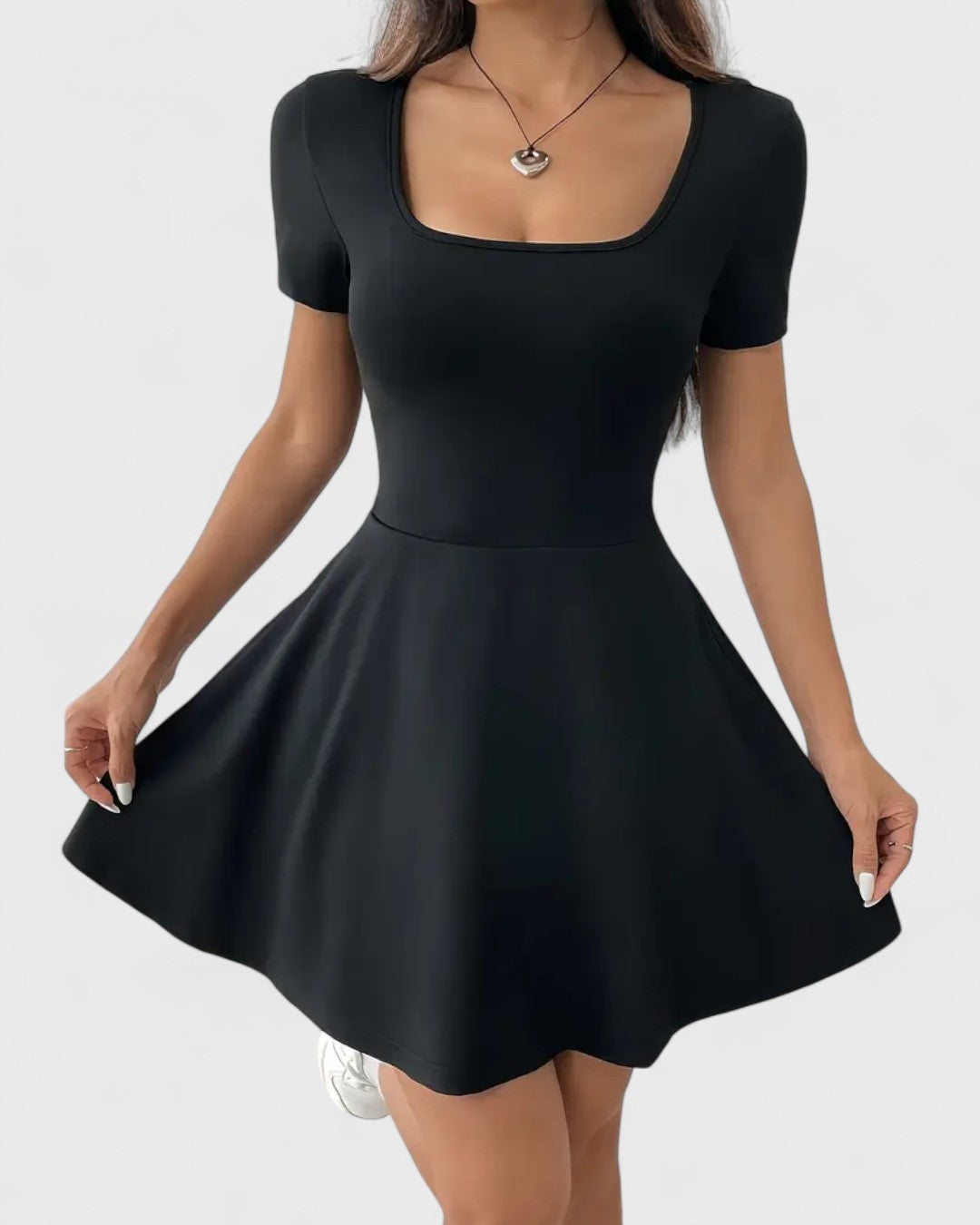 Robe patineuse col carré