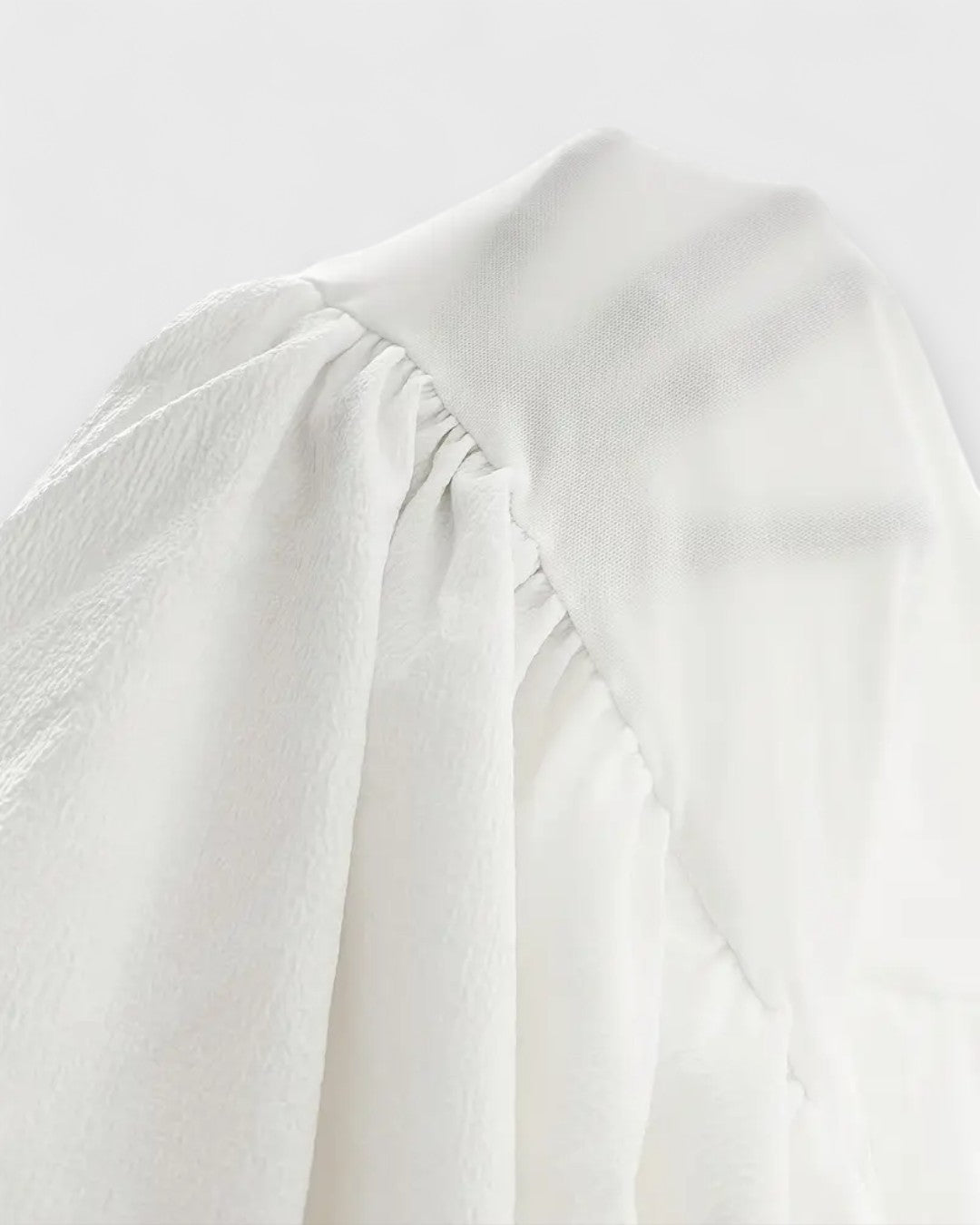 Robe midi épaules dénudées à volants