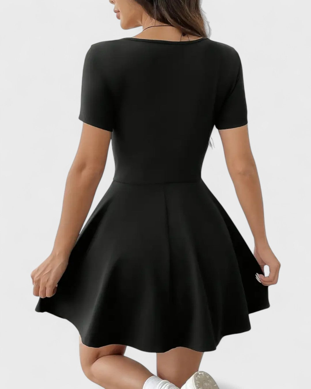 Robe patineuse col carré