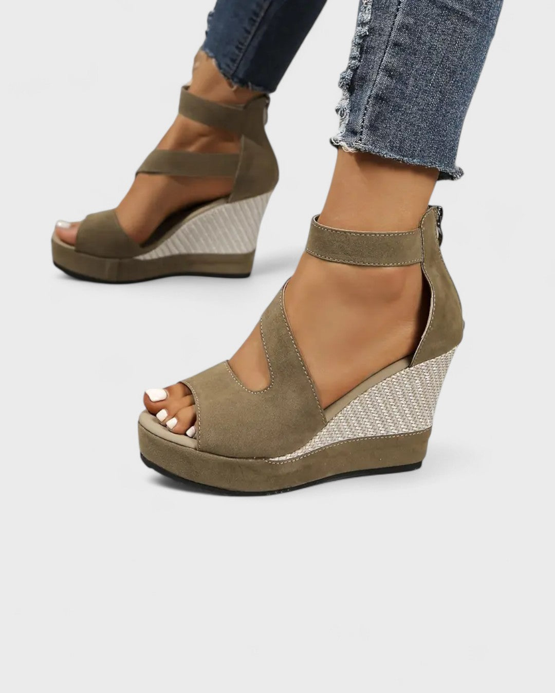 Sandales compensées à brides croisées et talon tressé