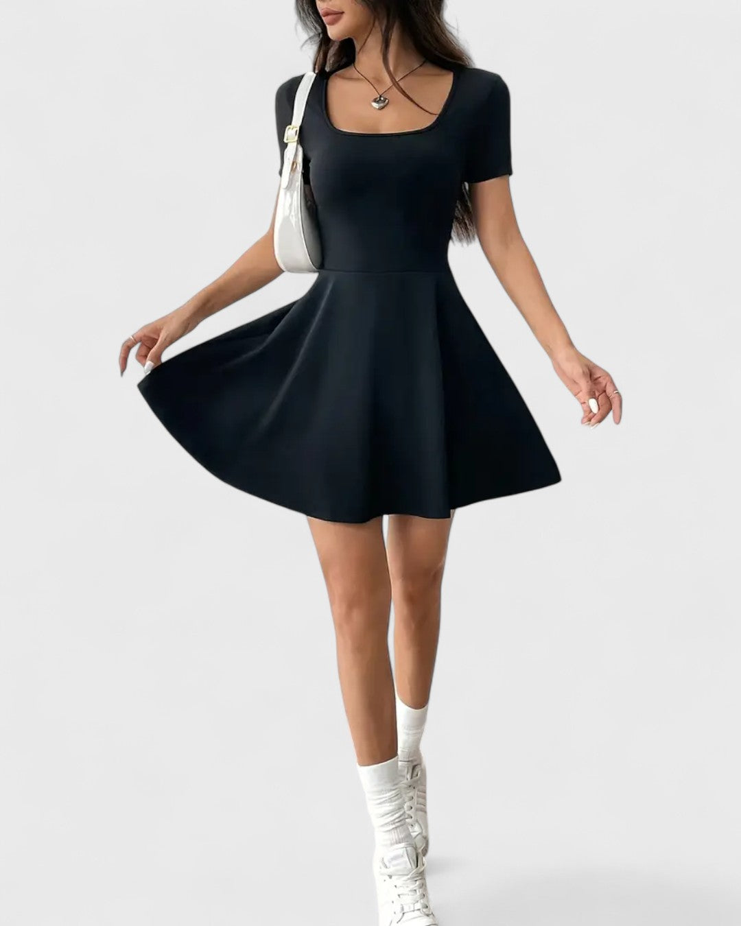 Robe patineuse col carré