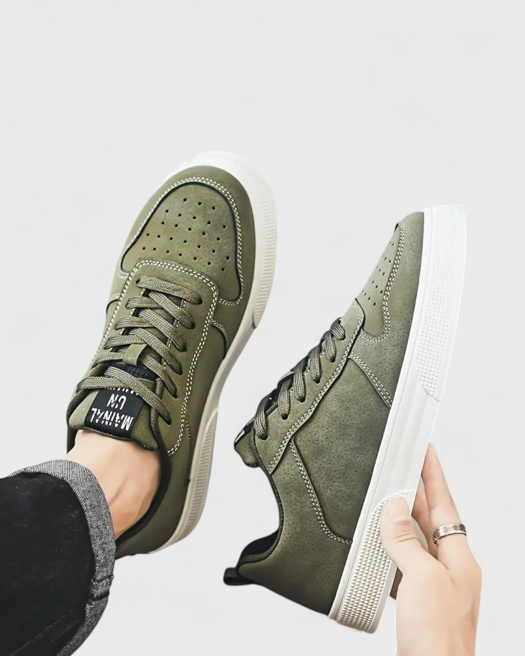 Baskets basses homme en suédine