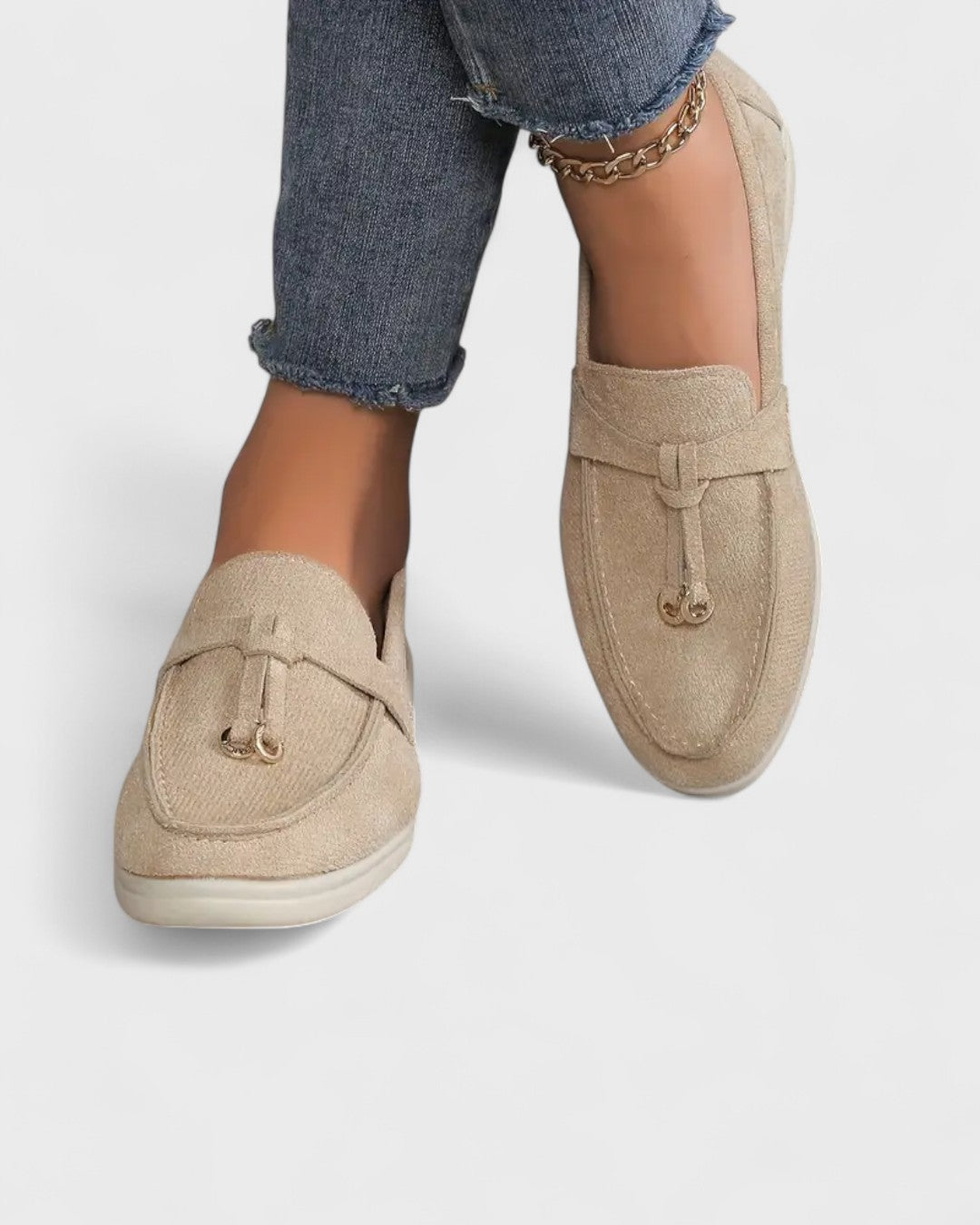 Mocassins beige à ornement doré