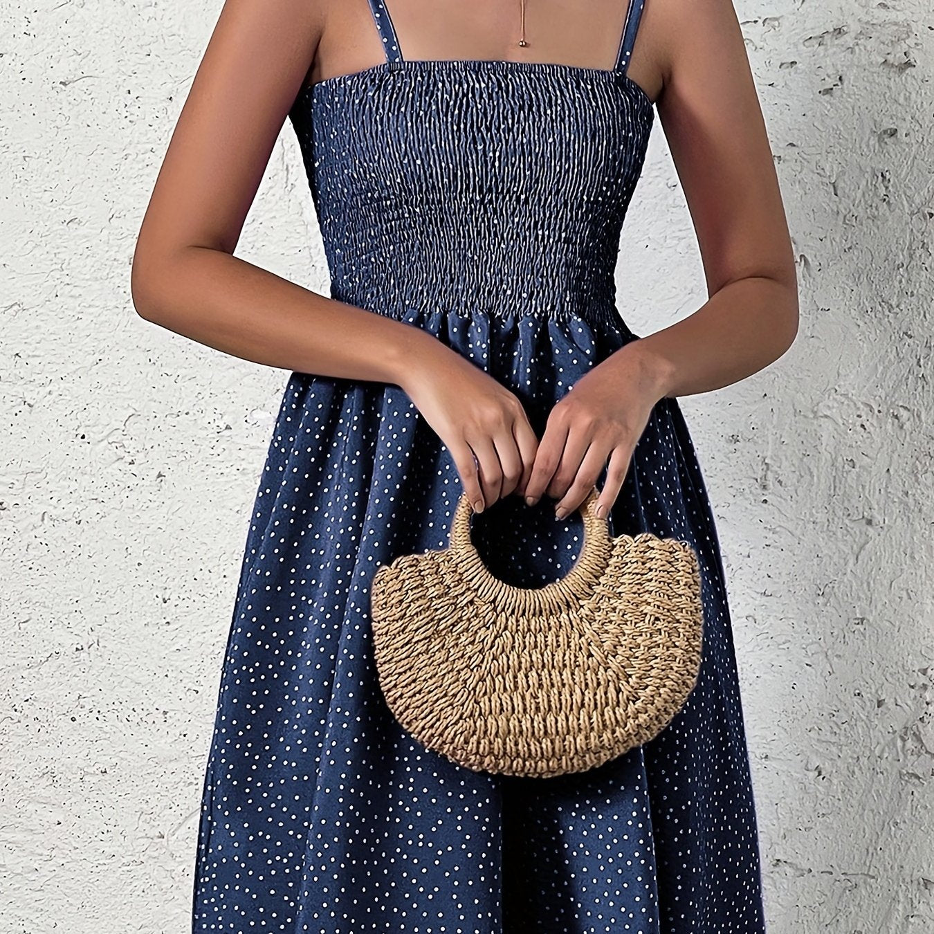 Robe à pois smockée et bretelles fines