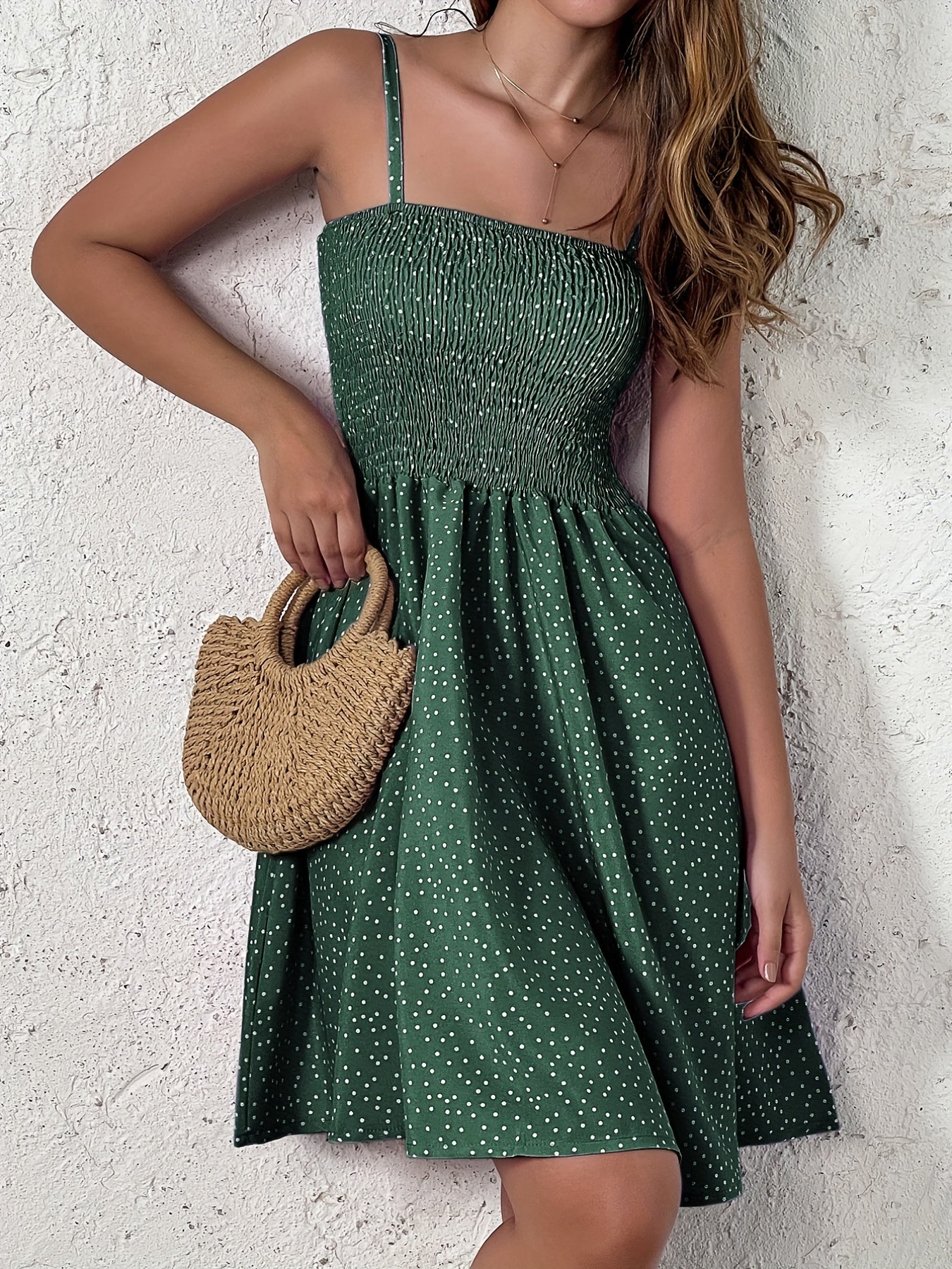 Robe à pois smockée et bretelles fines