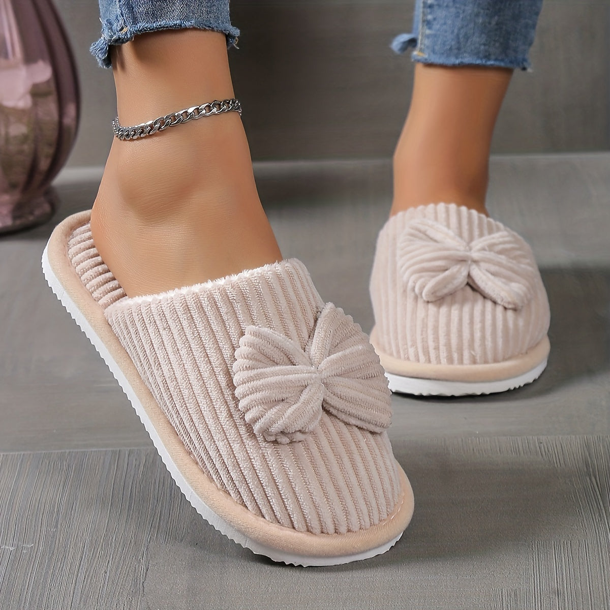 Chaussons pelucheux pour femmes avec nœud papillon et semelle souple