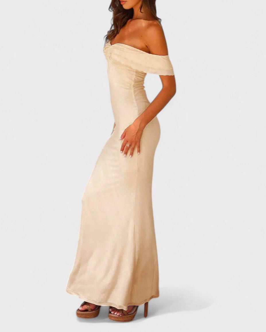 Robe en satin à épaules dénudées et volants