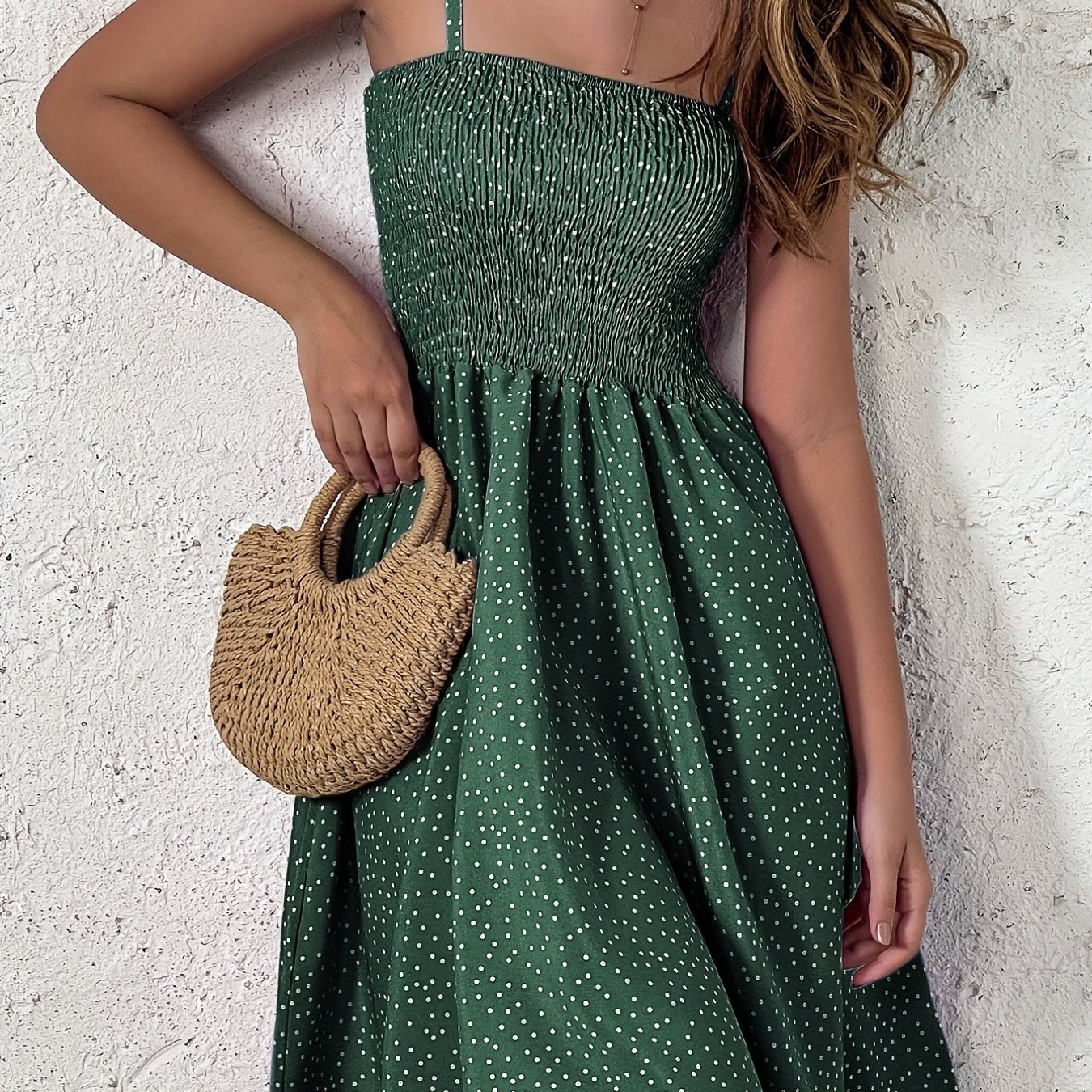 Robe à pois smockée et bretelles fines