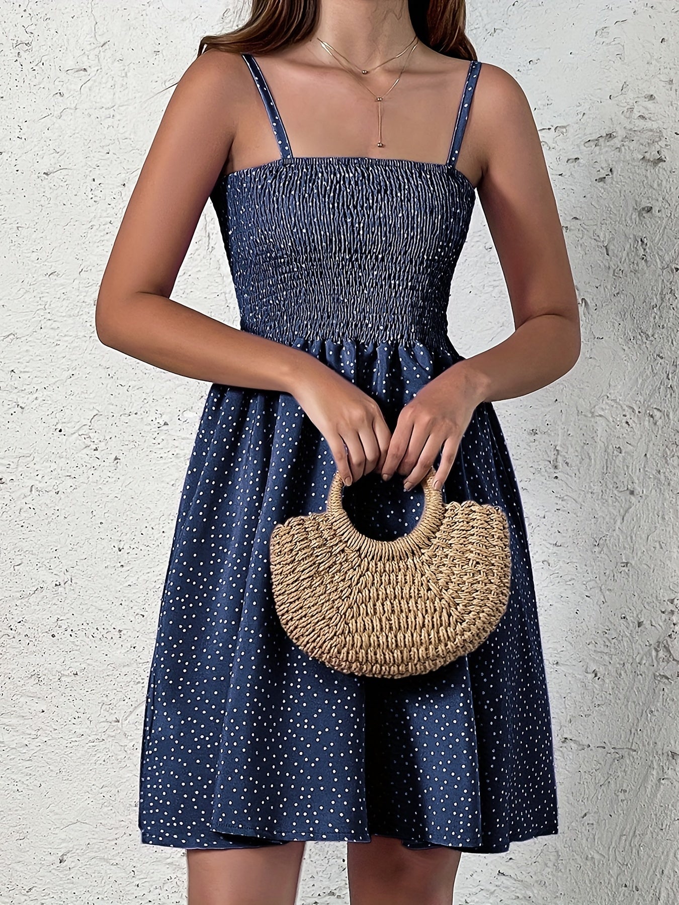 Robe à pois smockée et bretelles fines