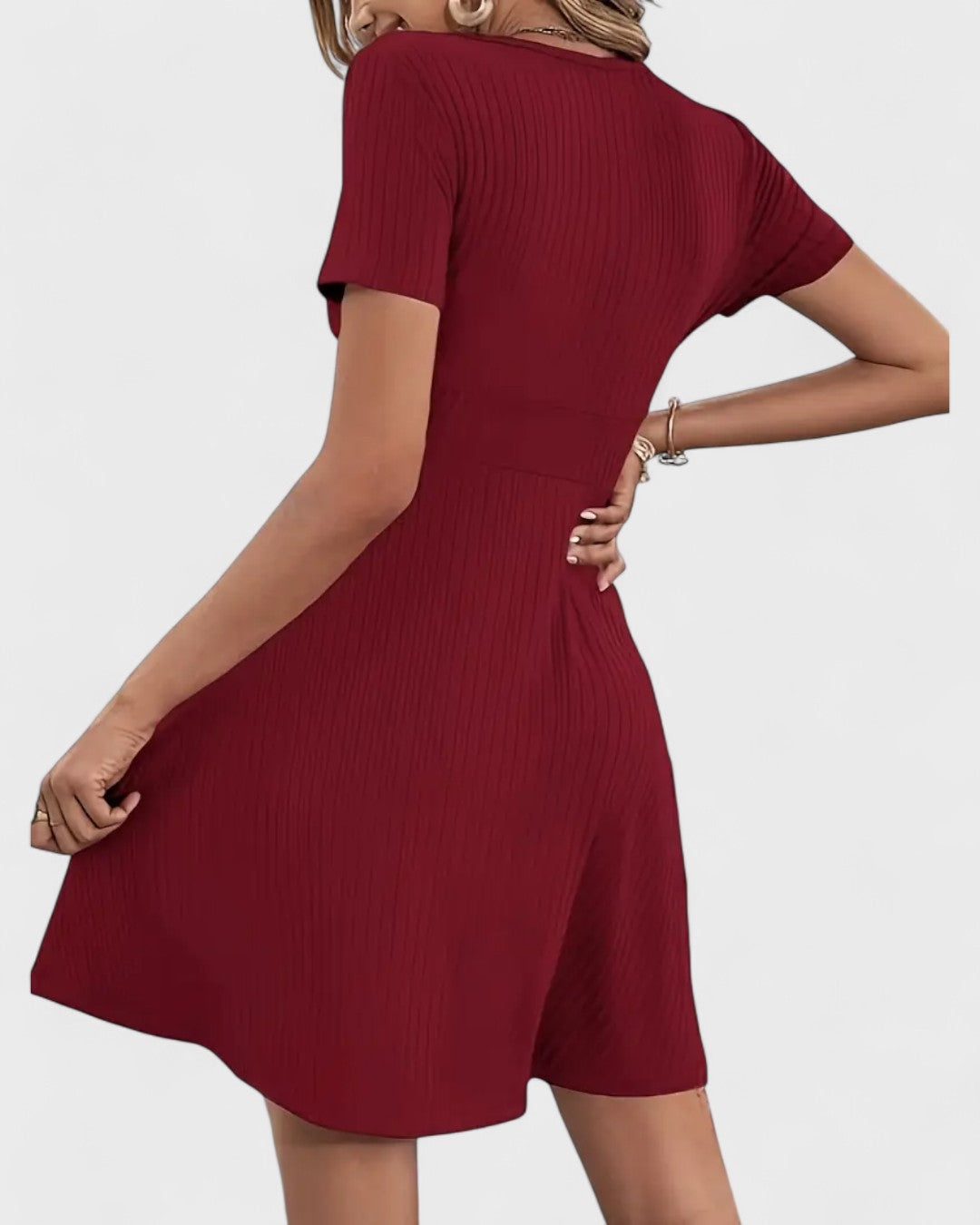 Robe côtelée à col cache-cœur et taille cintrée