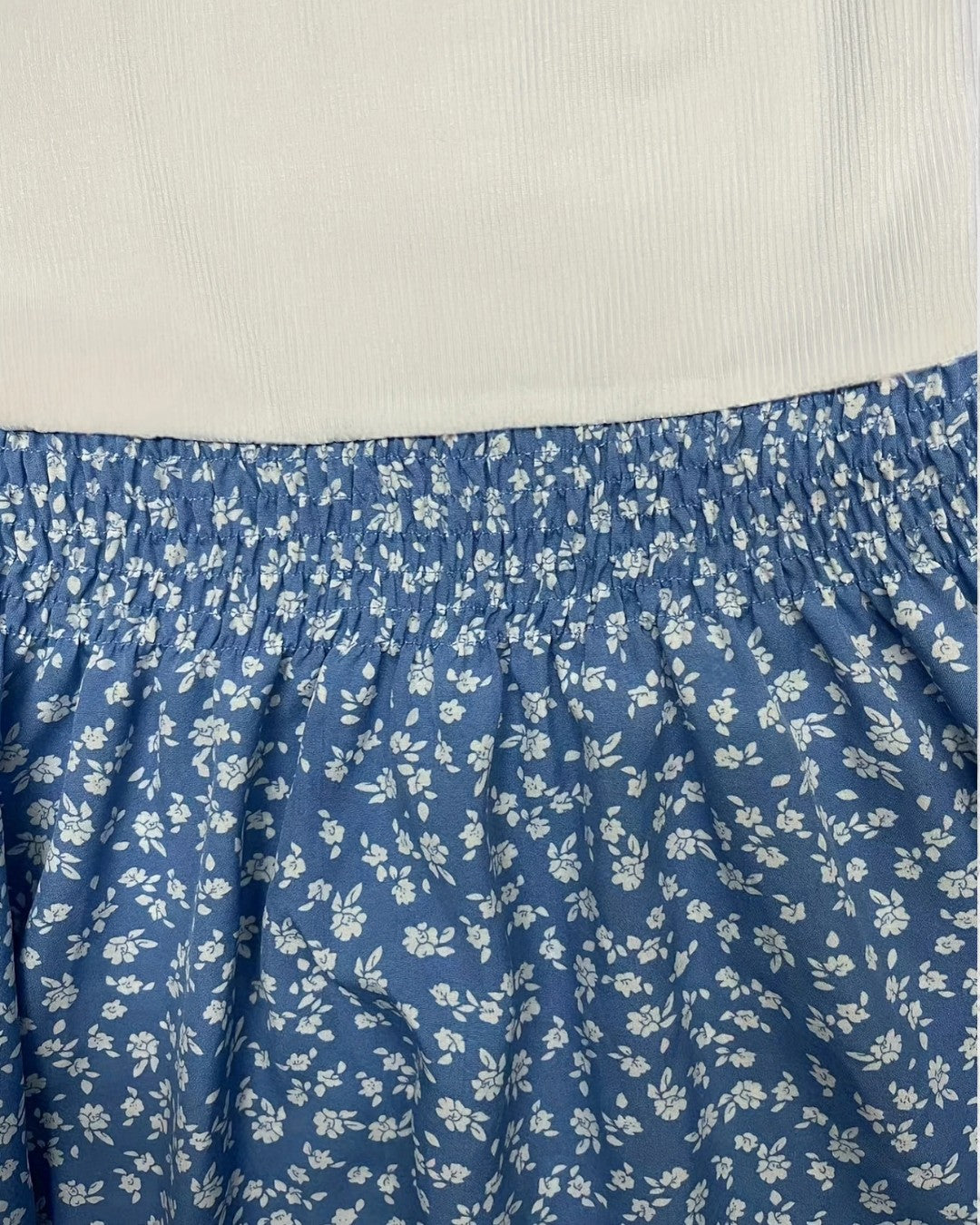Robe évasée à bretelles et jupe fleurie