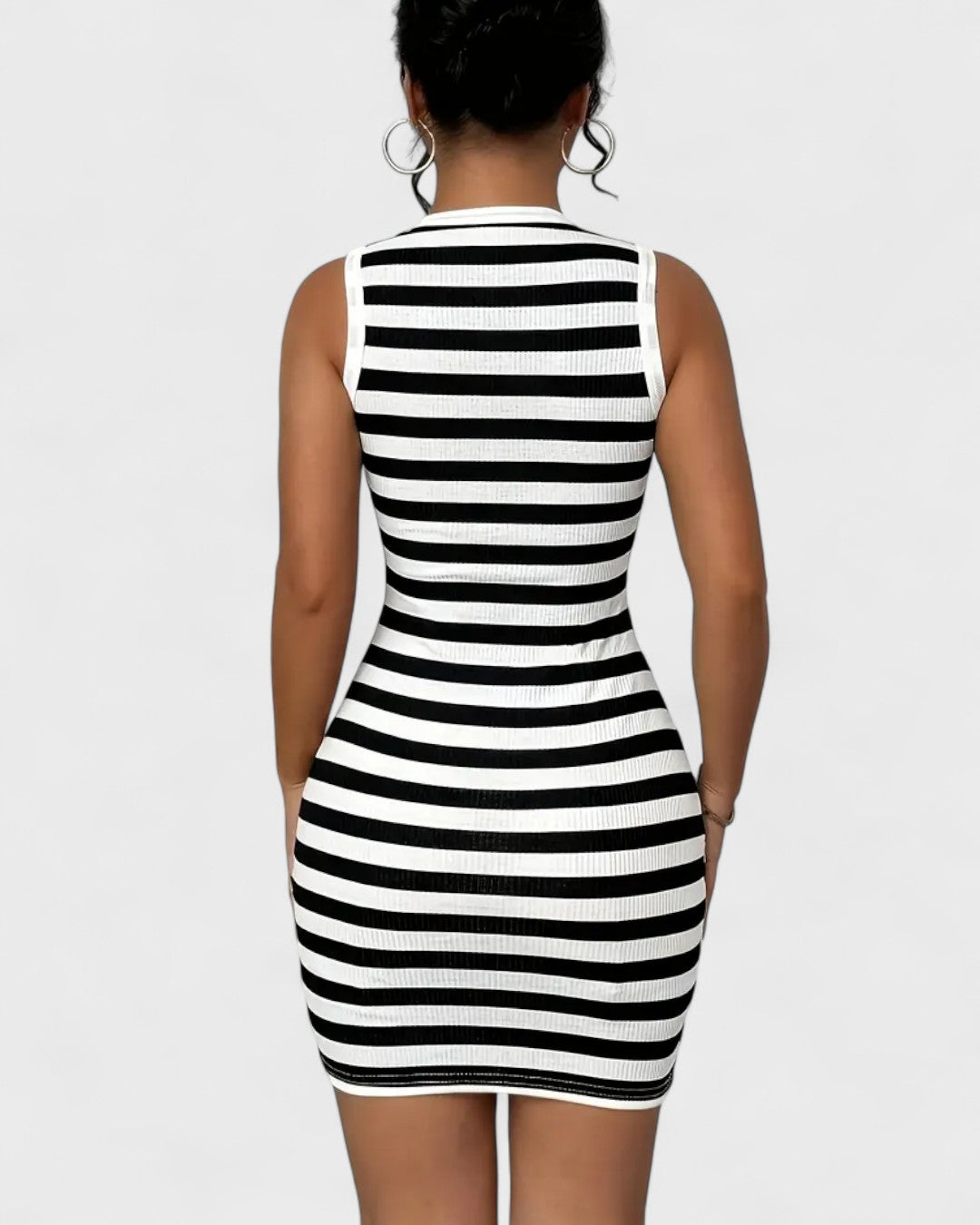 Robe courte rayée sans manches