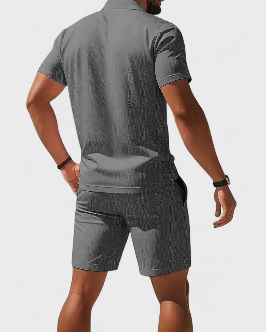 Ensemble polo maille légère et short d’été
