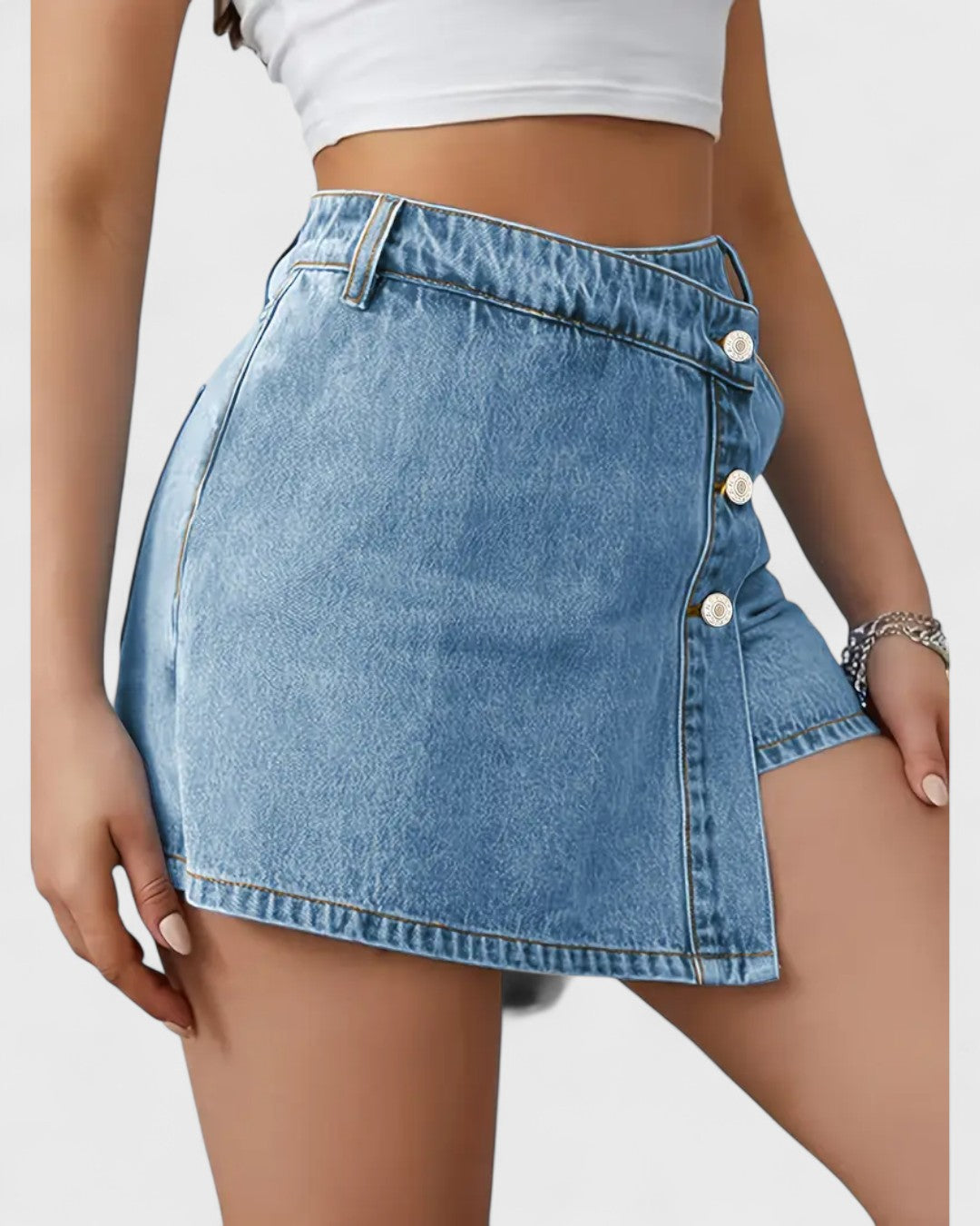 Short en jean asymétrique pour femme