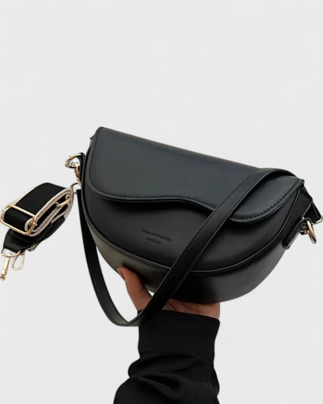 Céline | Sac bandoulière demi-lune au charme minimaliste