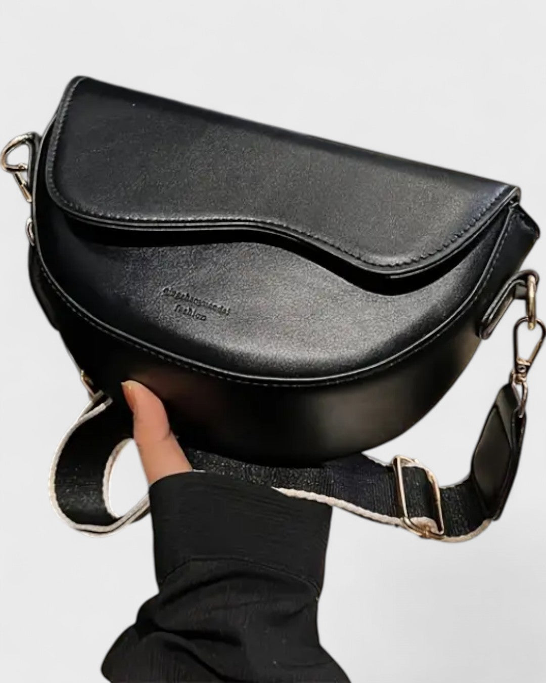 Sac bandoulière demi-lune au charme minimaliste