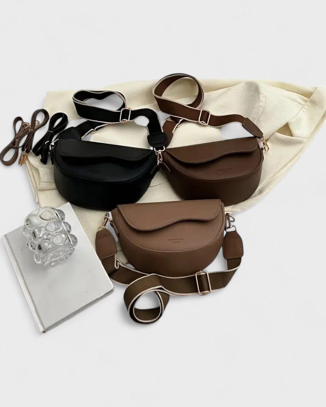 Sac bandoulière demi-lune au charme minimaliste