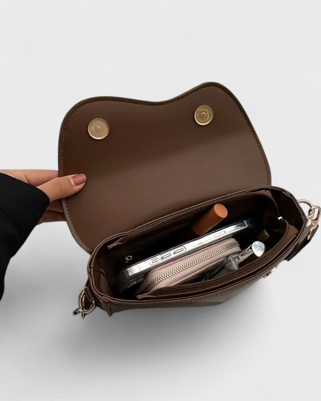 Sac bandoulière demi-lune au charme minimaliste