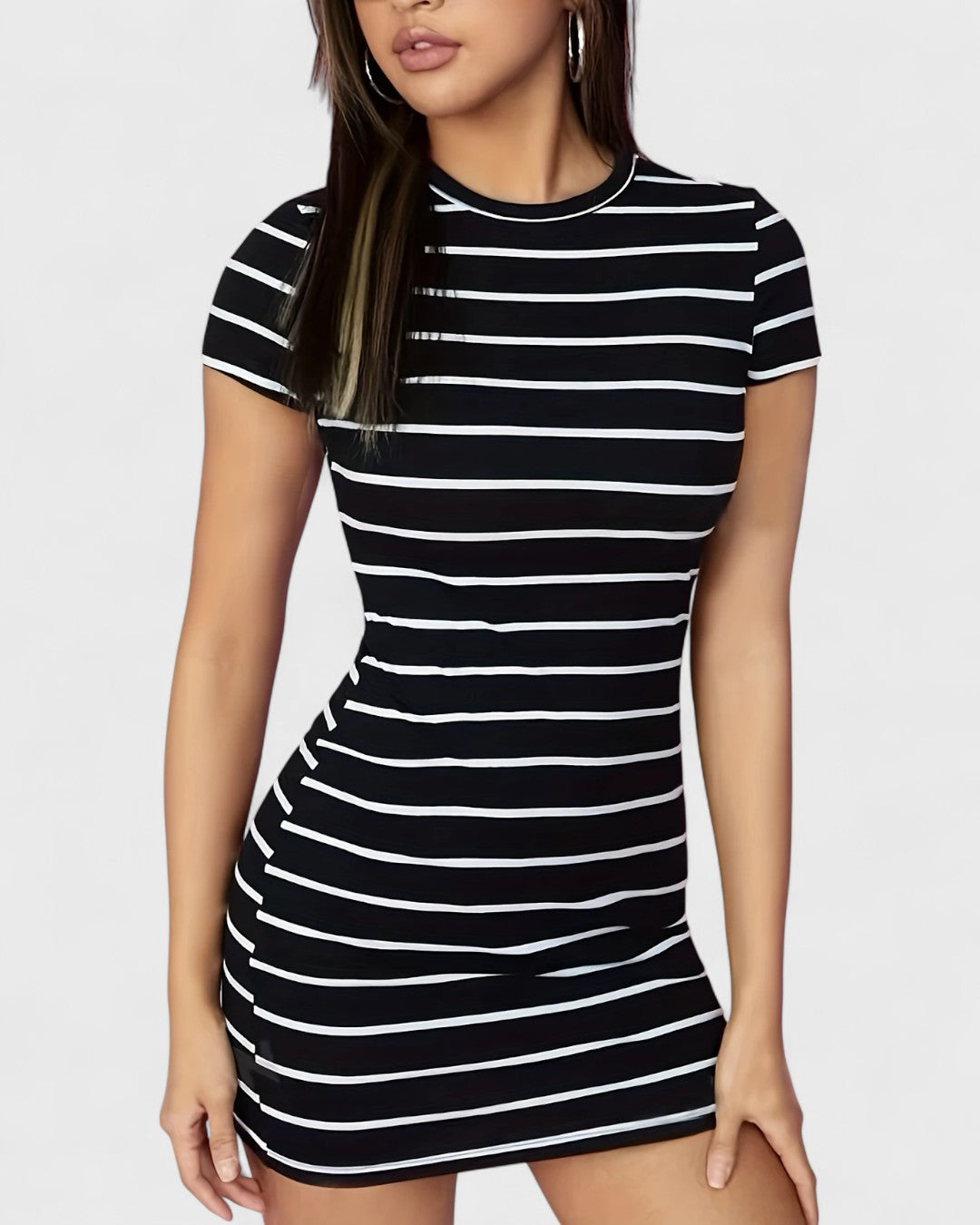 Robe moulante à rayures marines