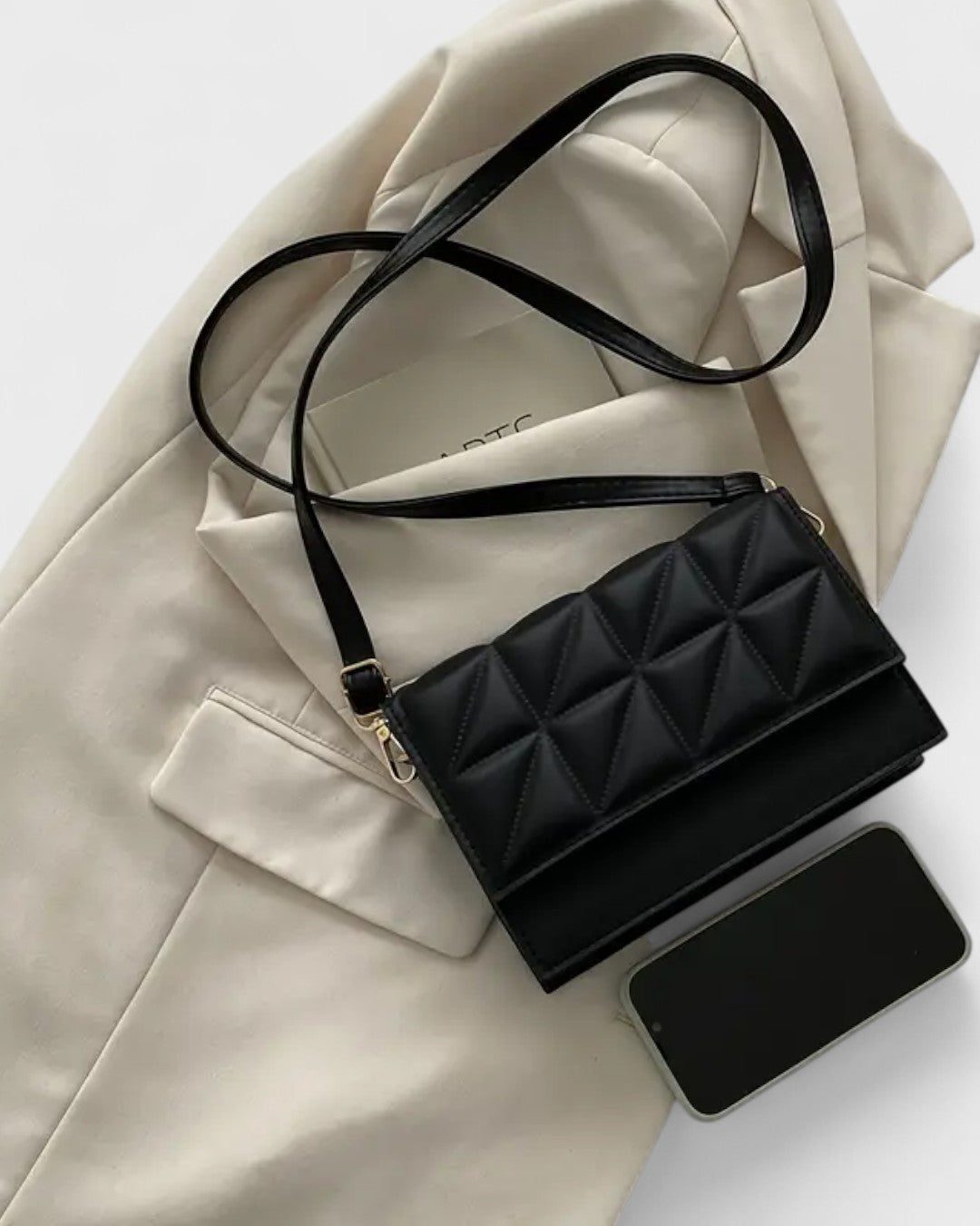 Isabelle | Mini sac bandoulière noir à motif losange