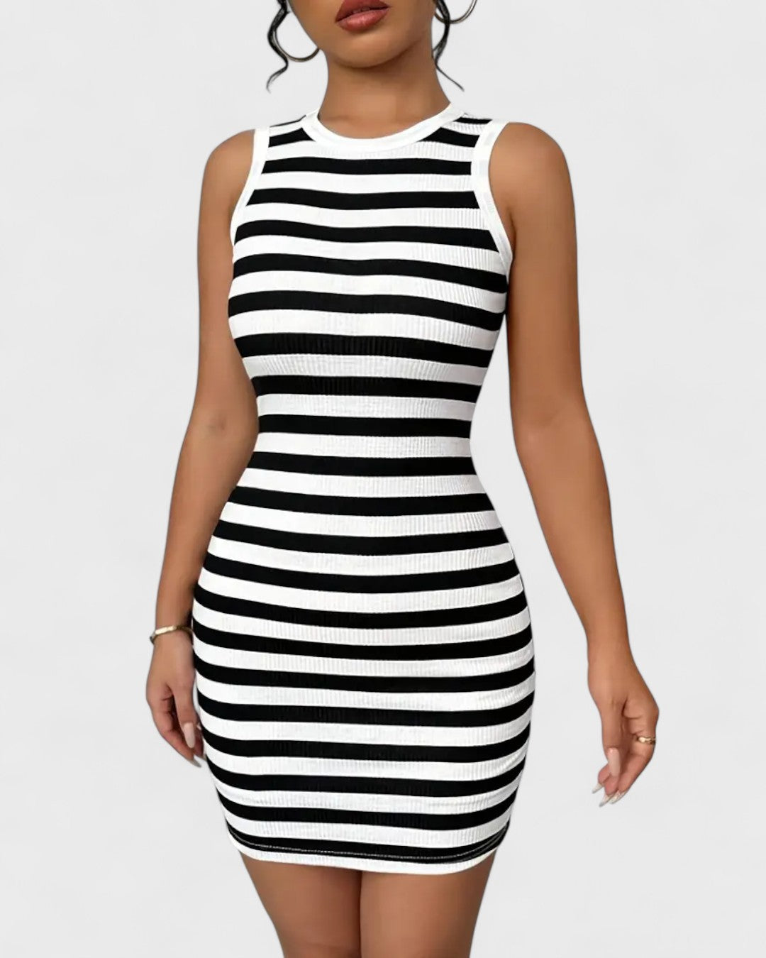 Robe courte rayée sans manches