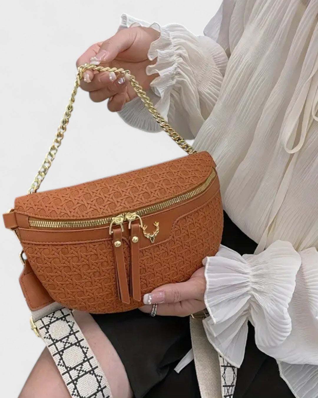 Mireille | Sac banane texturé avec chaîne dorée