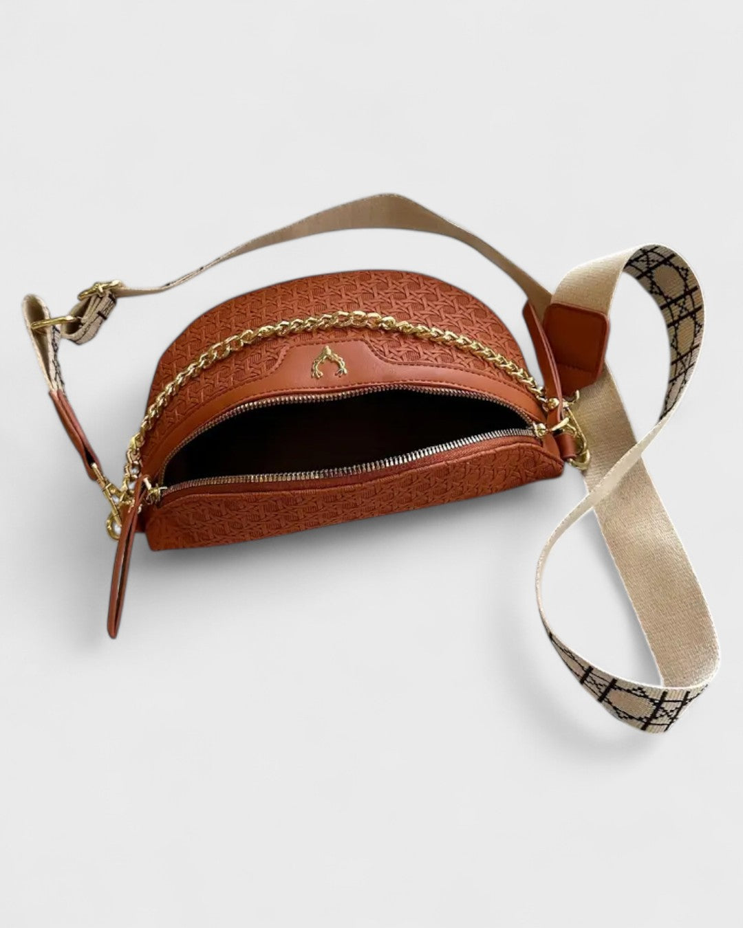 Mireille | Sac banane texturé avec chaîne dorée
