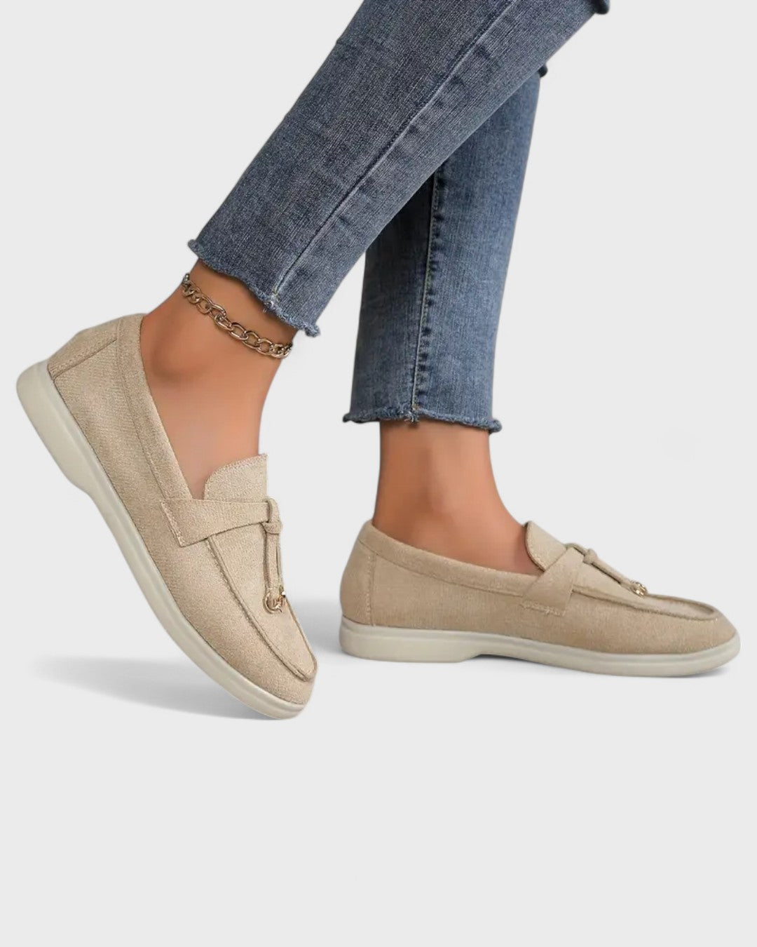 Mocassins beige à ornement doré