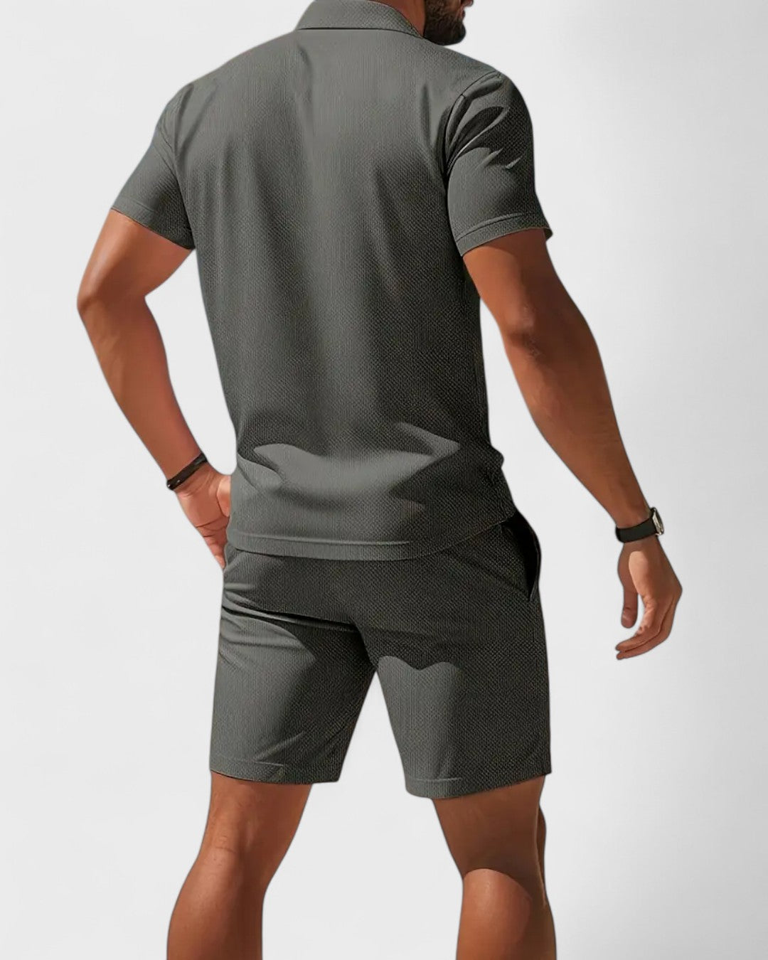 Ensemble polo maille légère et short d’été